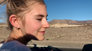 Русская туристка отсосала хуй в кабриолете и была выебана по пути в Лас Вегас